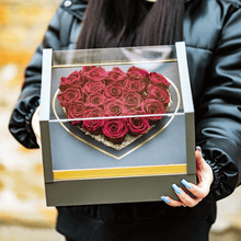 Kép betöltése a galériamegjelenítőbe: Örök rózsák exclusive akril virágdobozban, tetővel

