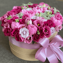 Kép betöltése a galériamegjelenítőbe: Rózsaszín és árnyalatai virágdoboz
